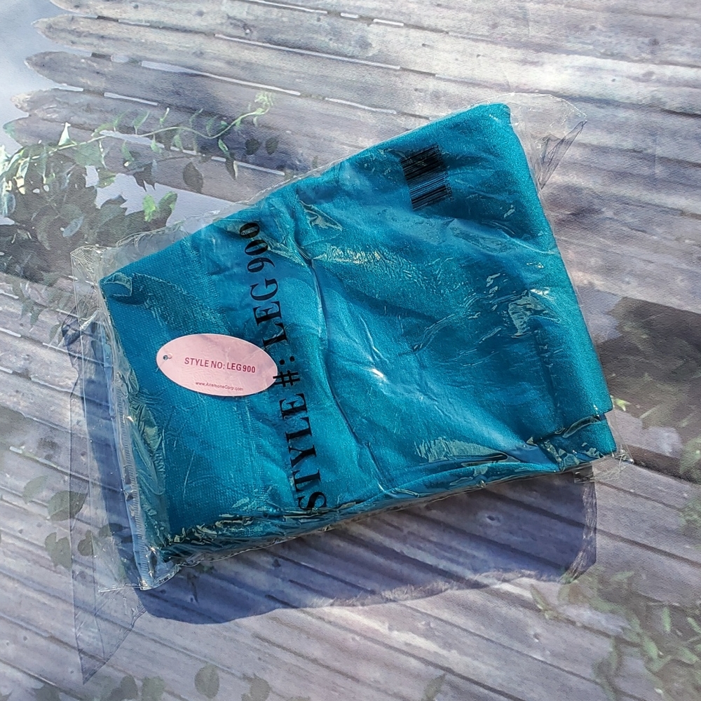 ❤ 2/$15 Kara and Kate turquoise OS fleece lined leggings